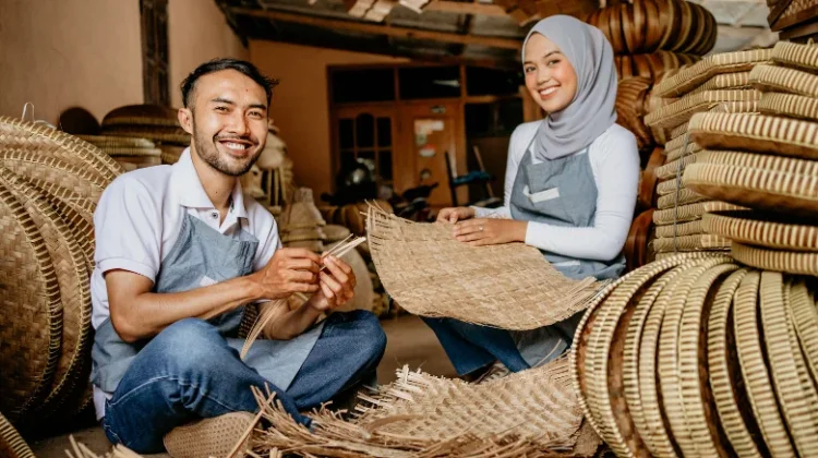 Tantangan Modal hingga Beban Ganda UMKM Perempuan