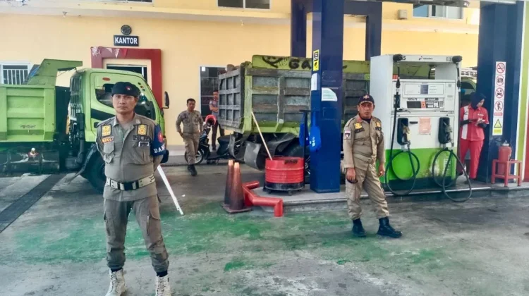 Jaga Ketertiban, Satpol PP Bulukumba Turunkan Personel ke Sejumlah SPBU