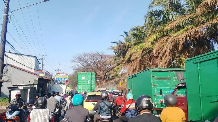 Antrean BBM Mengular, Warga Makassar Keluhkan Kemacetan hingga Ganggu Aktivitas