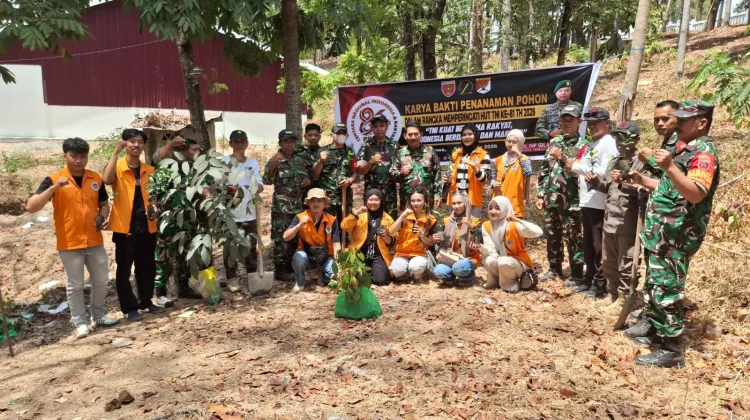 HUT TNI ke-81, Koramil Parangloe Gandeng Mahasiswa Tanam Pohon