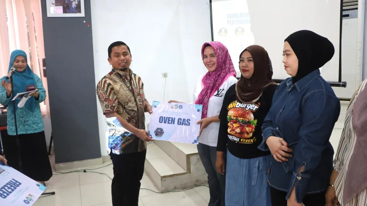 Pemkot Parepare Serahkan Bantuan Peralatan untuk Pelaku UMKM