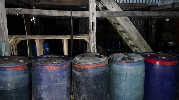 Diduga Ditimbun, Polres Selayar Amankan 13 Drum Solar di Bontoharu
