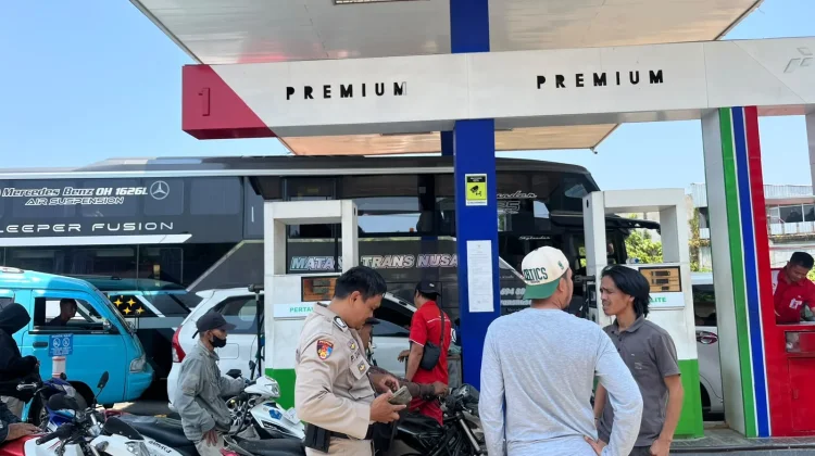 Antrean BBM Mengular, Polres Palopo Pastikan Arus Lalu Lintas Tetap Lancar