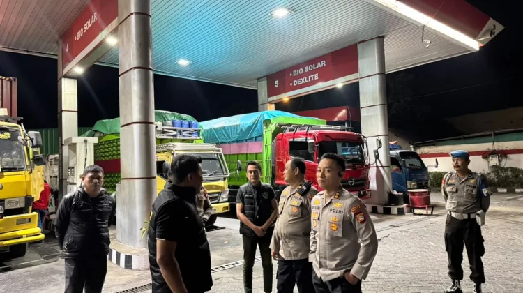 Antrean BBM Padat, Polisi Perketat Pengamanan Sejumlah SPBU Maros