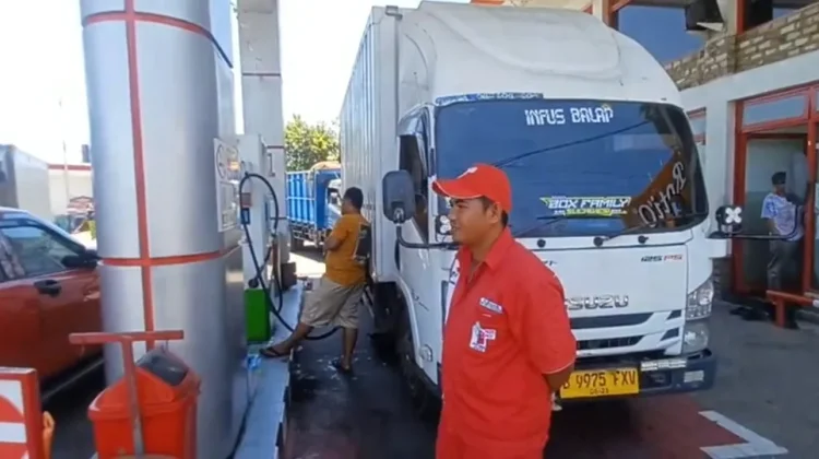 SPBU Batangase Pastikan Stok BBM Aman, Pengisian Solar Diatur hingga Dini Hari