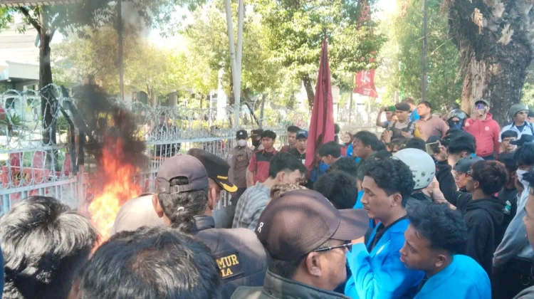 Demo Pertamina Makassar Soroti BBM, LPG dan Ganjil Genap