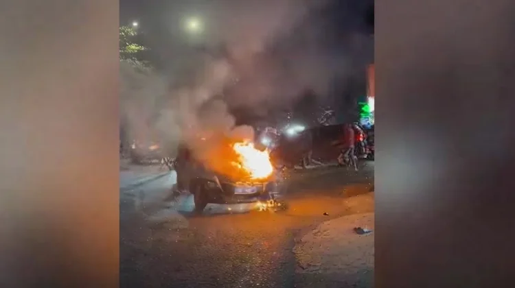 Tips Mencegah Risiko Mobil Terbakar saat Perjalanan