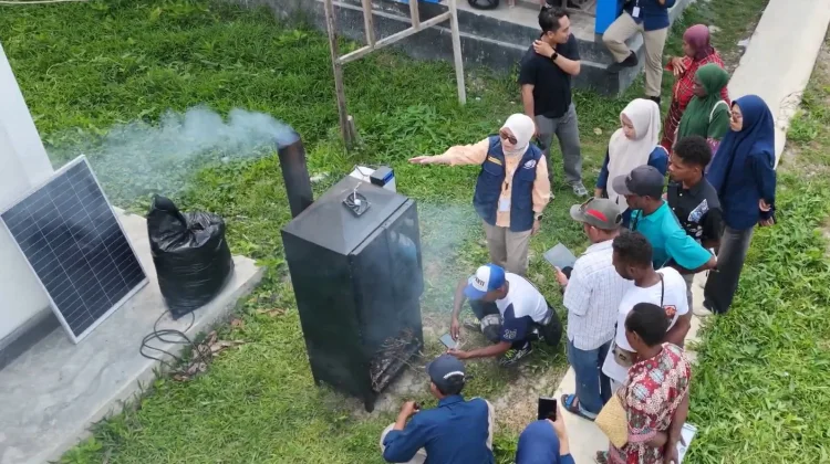 TEP Unhas Kenalkan Smart Solar Biomass Dryer kepada Petani Pala