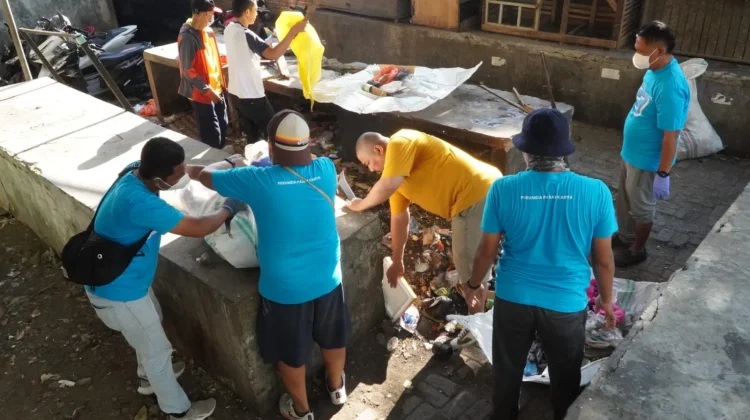 Perumda Pasar Makassar Dukung World Cleanup Day 2026 dengan Membersihkan Pasar