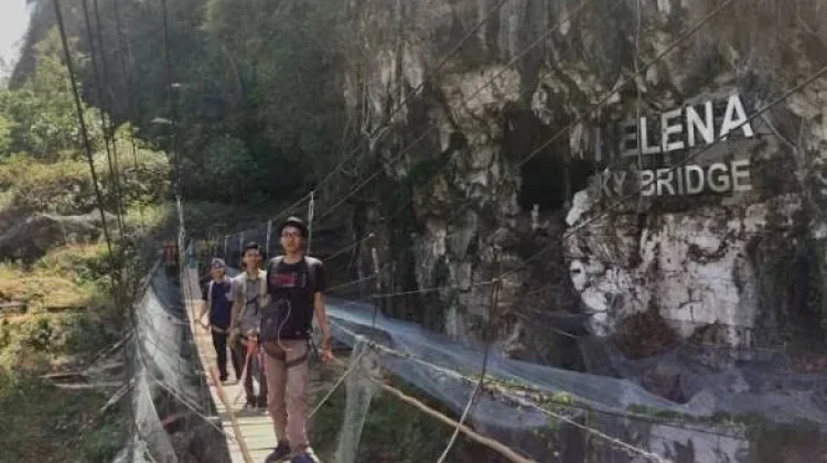 Menikmati Panorama Karst Bantimurung dari Helena Sky Bridge