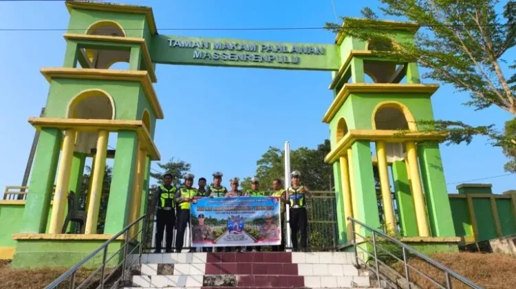 Satlantas Polres Enrekang Ziarah ke TMP Massenrempulu