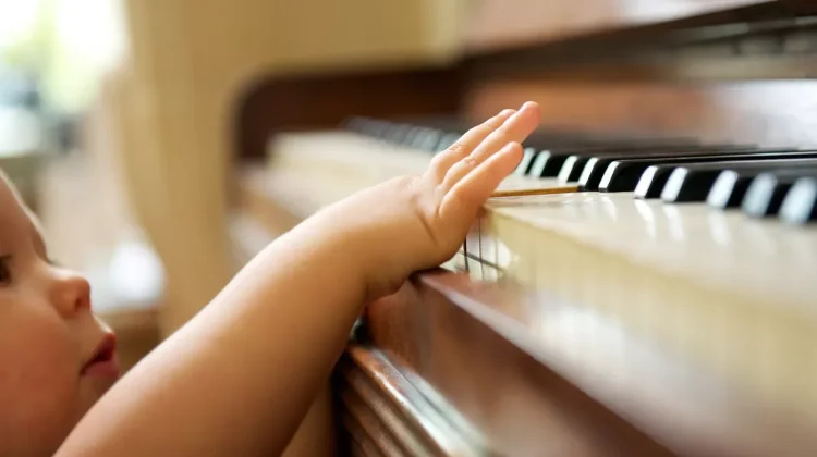 Benarkah Musik Klasik Bisa Bikin Bayi Lebih Pintar?