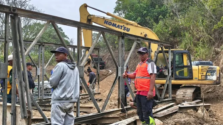 Dinas PU Bina Marga Sulsel Kebut Pemasangan Jembatan Bailey di Seko