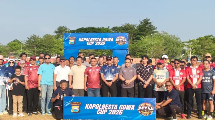 Tendangan Perdana Kapolresta Gowa Buka Kapolresta Gowa Cup 2026