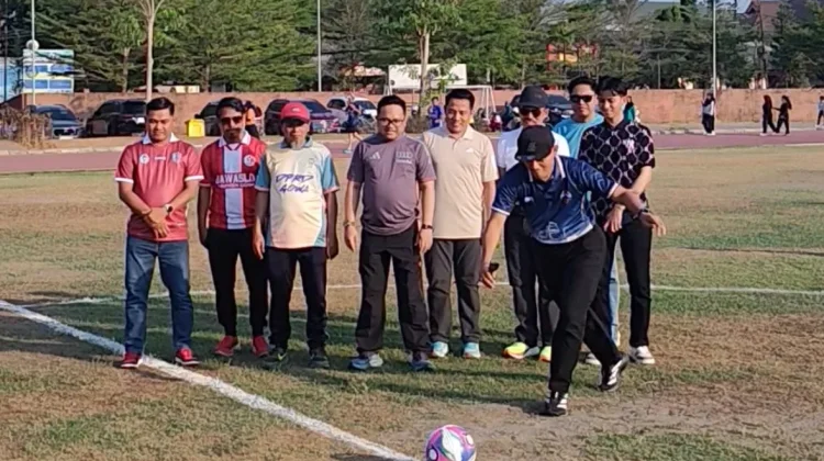 Tendangan Perdana Kapolresta Gowa Buka Kapolresta Gowa Cup 2026