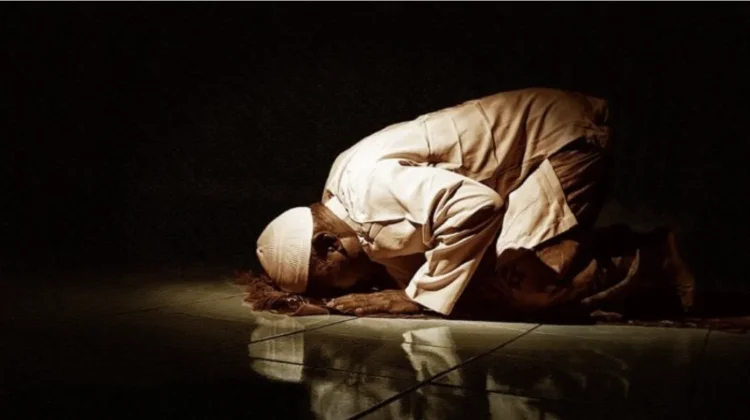 Bangun Kesiangan hingga Matahari Terbit, Bagaimana Hukum Salat Subuh?