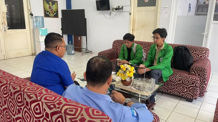 Mahasiswa Ilmu Komunikasi UIN Alauddin Belajar Praktik Kehumasan di RRI Makassar