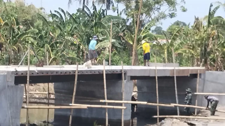 Kolaborasi TNI dan Warga, Jembatan Garuda Capai 85 Persen