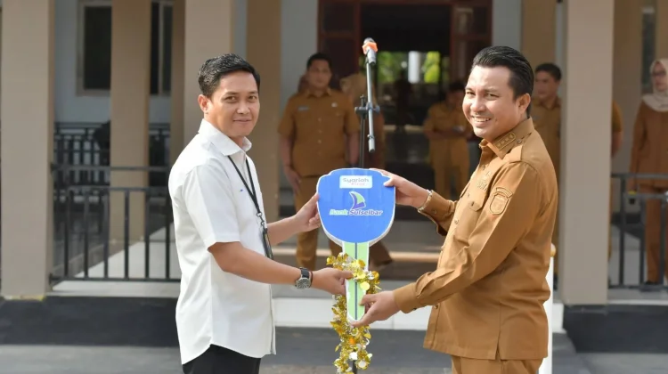Pemda Lutra Terima Bantuan CSR Motor Sampah dari Bank Sulselbar