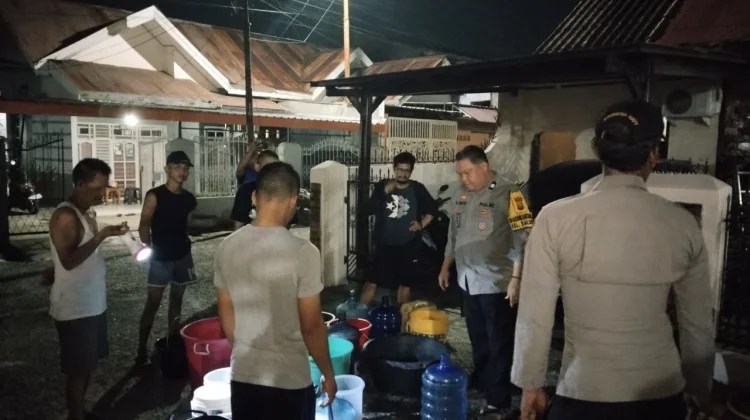 Bantu Warga Terdampak Kemarau, Polsek Wara Salurkan Ribuan Liter Air Bersih