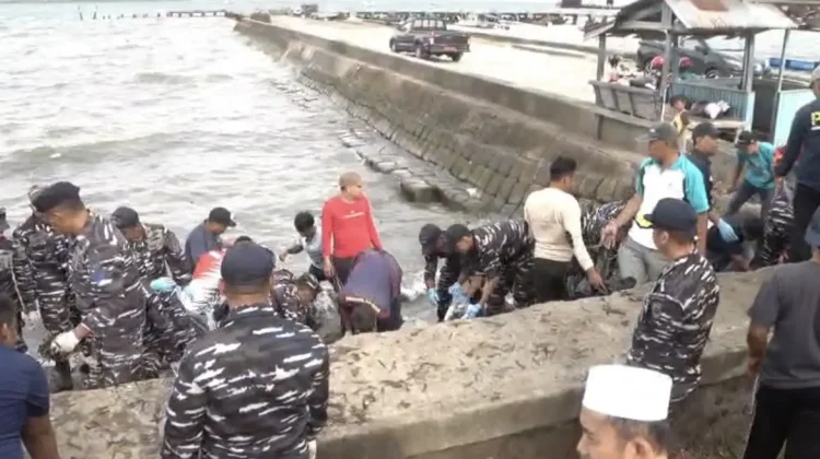 TNI AL Gelar Program ASRI Bersihkan Pesisir Selayar