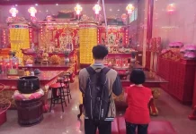 Sambut Imlek Warga Tionghoa Padati Sejumlah Klenteng