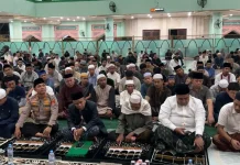Tarawih Perdana, Kapolres-Bupati Perkuat Kebersamaan di Al Markaz