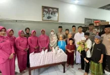 Satuan Brimob Polda Sulsel Melakukan Ramadan Berbagi