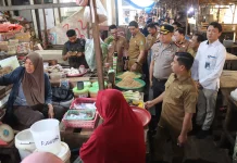 Kapolres Parepare Dampingi Wali Kota Pantau Harga Sembako
