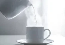 Manfaat Minum Air Hangat saat Perut Kosong