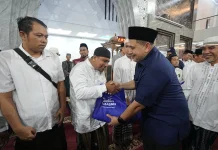 Safari Ramadan, Munafri Salurkan Bantuan Pangan ke Imam Masjid dan Pengurus Jenaza