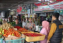 Polres Maros Pastikan Ketersediaan dan Harga Sembako di Pasar Aman
