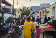 Sapa Warga dan Pengguna Jalan, Komunitas GT-TOT Bagikan Ratusan Takjil
