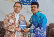 Ramadan Produktif, Dosen Unismuh Makassar Terbitkan Buku Kesehatan Digital