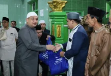 Safari Subuh Ramadan, Munafri Arifuddin Serahkan Bantuan Pangan
