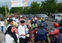Kemenkum dan DWP Kanwil Sulsel Berbagi Takjil, Tebar Berkah Ramadan