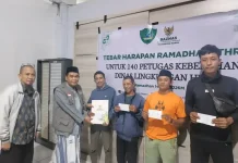 BAZNAS Maros Berbagi Ramadan untuk 140 Petugas Kebersihan