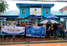 AKPI Wilayah Indonesia Timur-BHP Makassar Berbagi Takjil kepada Pengguna Jalan
