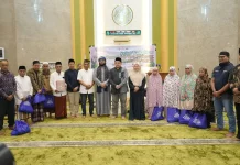 Munafri Arifuddin Serahkan Paket Pangan untuk Jamaah di Untia