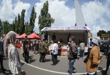 Tinjau Pasar Murah di Monumen Mandala, Munafri Pastikan Warga Terlayani