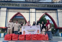 Mahasiswa Pascasarjana Unismuh Makassar Berbagi Takjil