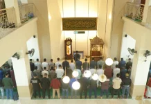 Sivitas Unismuh Makassar Salat Lail Bersama