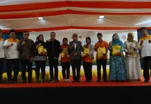 Amaliah Ramadan, IKA UNM Bagikan 1.000 Paket Sembako