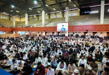 Hujan Tak Surutkan Antusiasme, Sekitar 8.000 Jamaah Salat Id di Unismuh Makassar