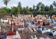 Tradisi Ziarah Kubur usai Salat Id di Desa Ongkoe