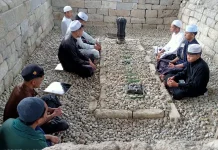 Momentum Lebaran, Makam Datuk Pattimang Ramai Dikunjungi Warga Luar Daerah