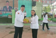 Tiga Dekade Lebih Mengabdi, Marlyn Narai Resmi Purnabakti