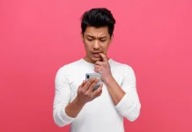 Ciri Kepribadian Orang Lama Membalas Chat Menurut Psikolog