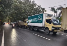 Warga Antre Isi Solar di SPBU Jl Cendrawasih Makassar