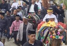 Bupati Pilih Berkuda Hadiri Pernikahan Warga di Sidrap